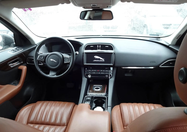 Jaguar F-Pace cena 136900 przebieg: 109000, rok produkcji 2016 z Białystok małe 191